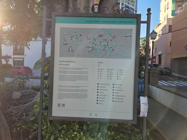 Panneau d’information touristique montrant la route culturelle de Güímar avec carte et légende.